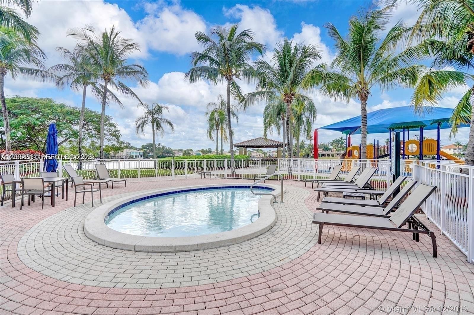 Real estate property located at 6772 111th Ave, Miami-dade, Doral Isles Pacifica, Doral, FL