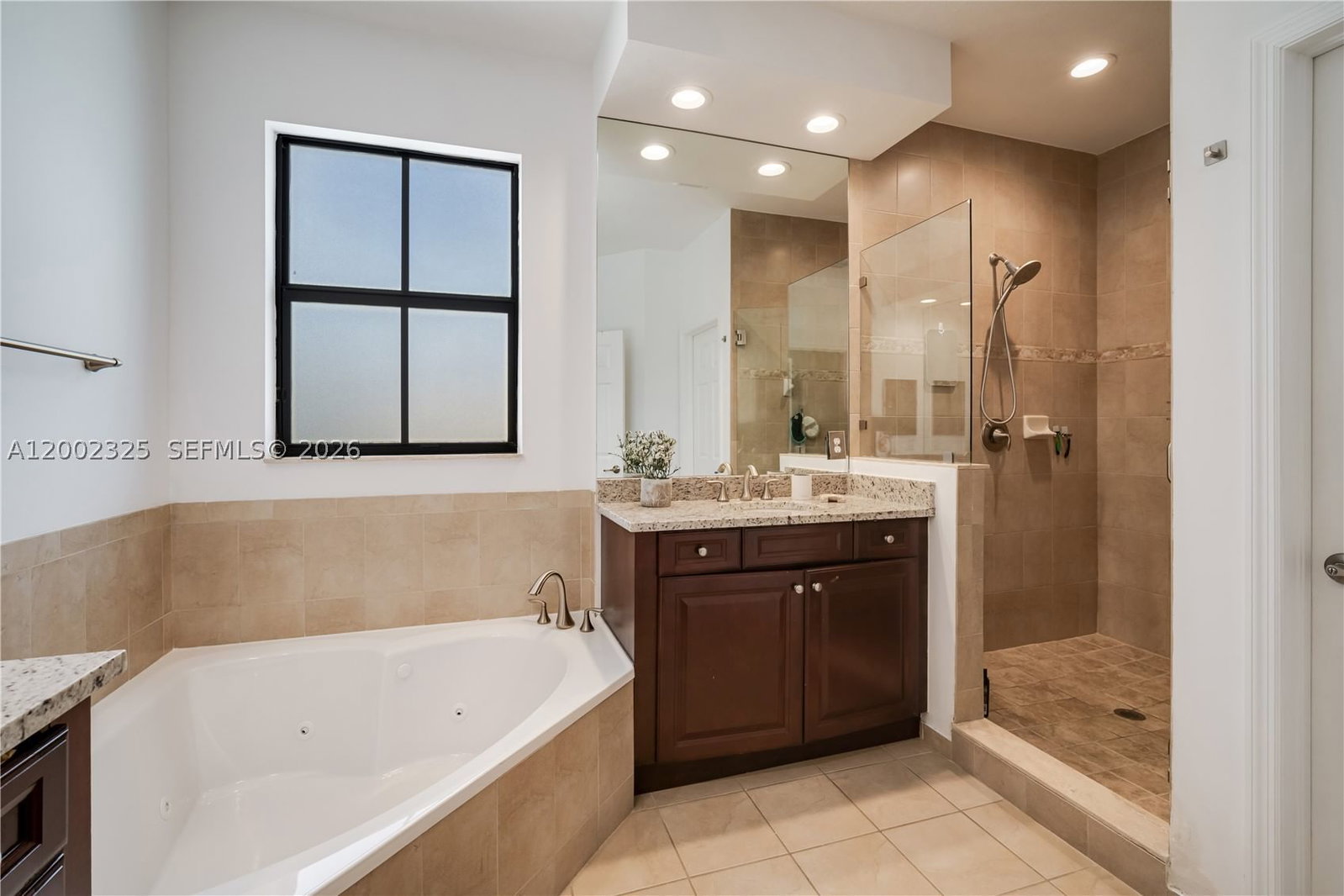 Real estate property located at 10045 86th Ter, Miami-dade, Isles At Grand Bay, Doral, FL