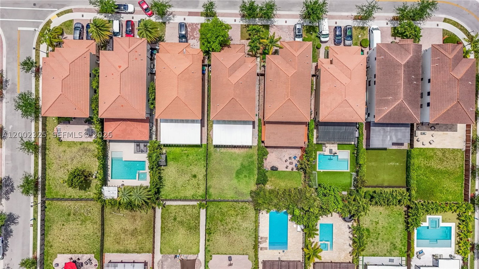 Real estate property located at 10045 86th Ter, Miami-dade, Isles At Grand Bay, Doral, FL