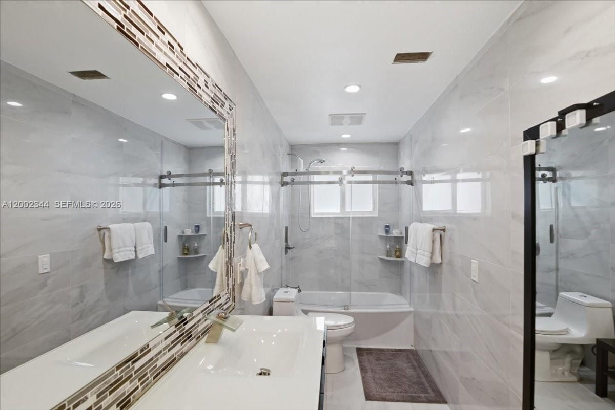 Real estate property located at 500 167th Ter, Broward, Bonaventure Lakes Add 2, Weston, FL