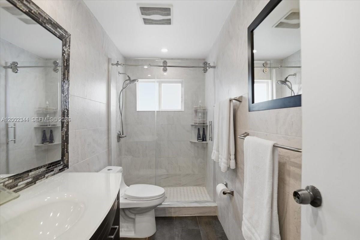 Real estate property located at 500 167th Ter, Broward, Bonaventure Lakes Add 2, Weston, FL