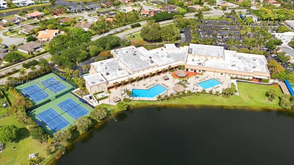 Real estate property located at 500 167th Ter, Broward, Bonaventure Lakes Add 2, Weston, FL