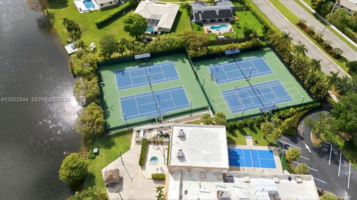 Real estate property located at 500 167th Ter, Broward, Bonaventure Lakes Add 2, Weston, FL