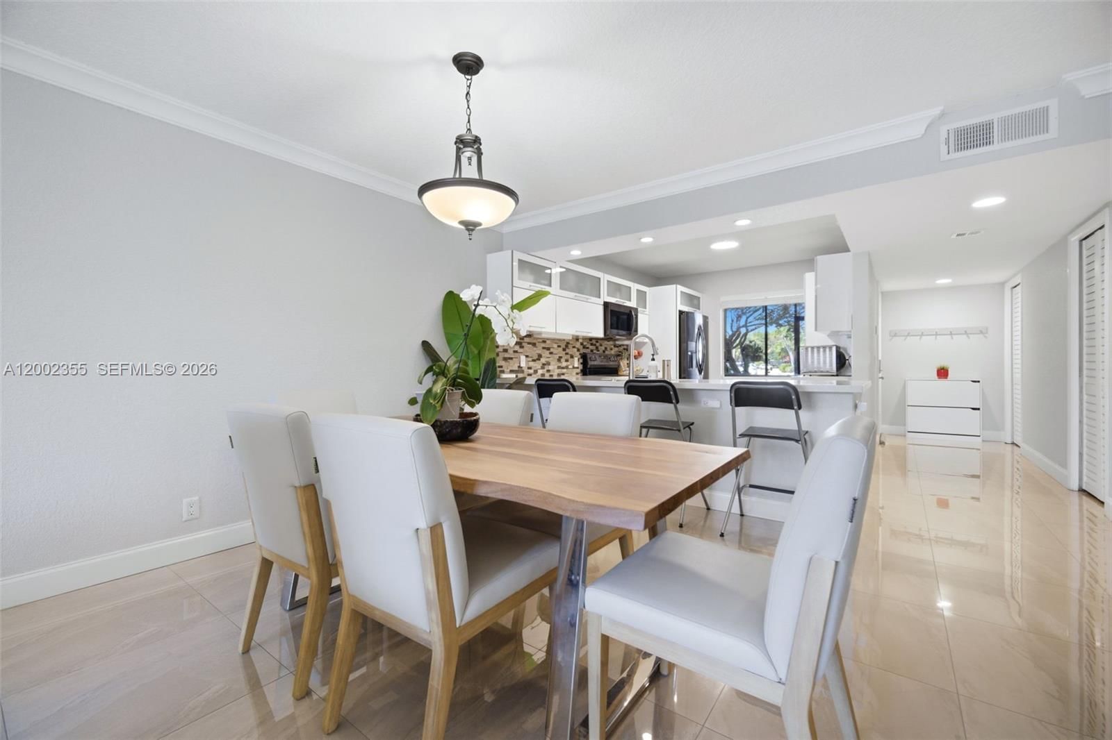 Real estate property located at 390 Lakeview Dr #102, Broward, Racquet Club Apts At Bona, Weston, FL