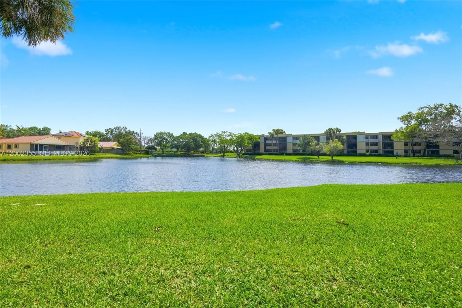 Real estate property located at 390 Lakeview Dr #102, Broward, Racquet Club Apts At Bona, Weston, FL