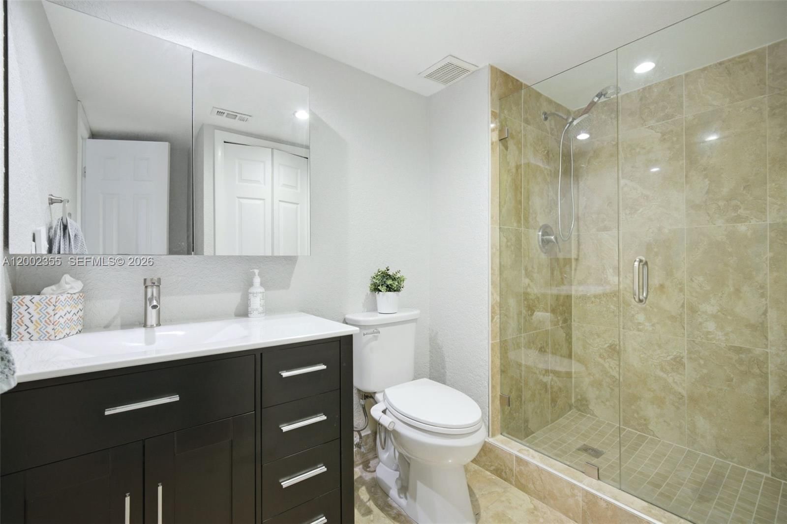 Real estate property located at 390 Lakeview Dr #102, Broward, Racquet Club Apts At Bona, Weston, FL