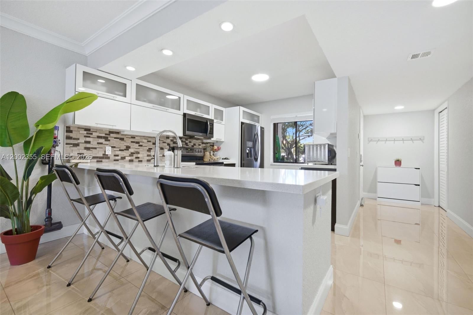 Real estate property located at 390 Lakeview Dr #102, Broward, Racquet Club Apts At Bona, Weston, FL