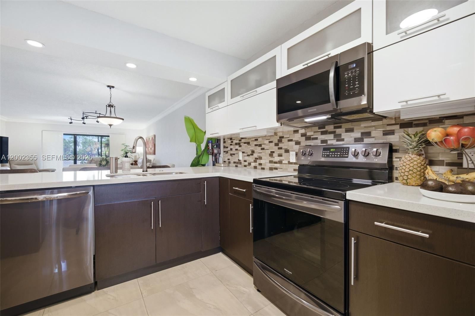 Real estate property located at 390 Lakeview Dr #102, Broward, Racquet Club Apts At Bona, Weston, FL