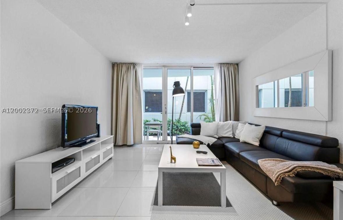 Real estate property located at 3901 Ocean Dr #1B, Broward, Tides On Hollywood Beach, Hollywood, FL