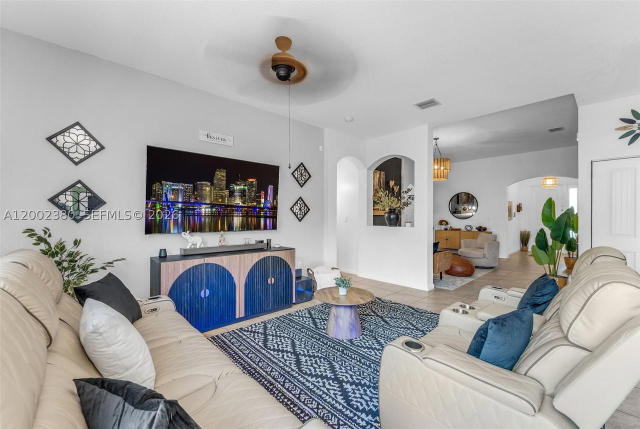 Real estate property located at 4112 21st Ct, Miami-dade, Country Gardens South, Homestead, FL