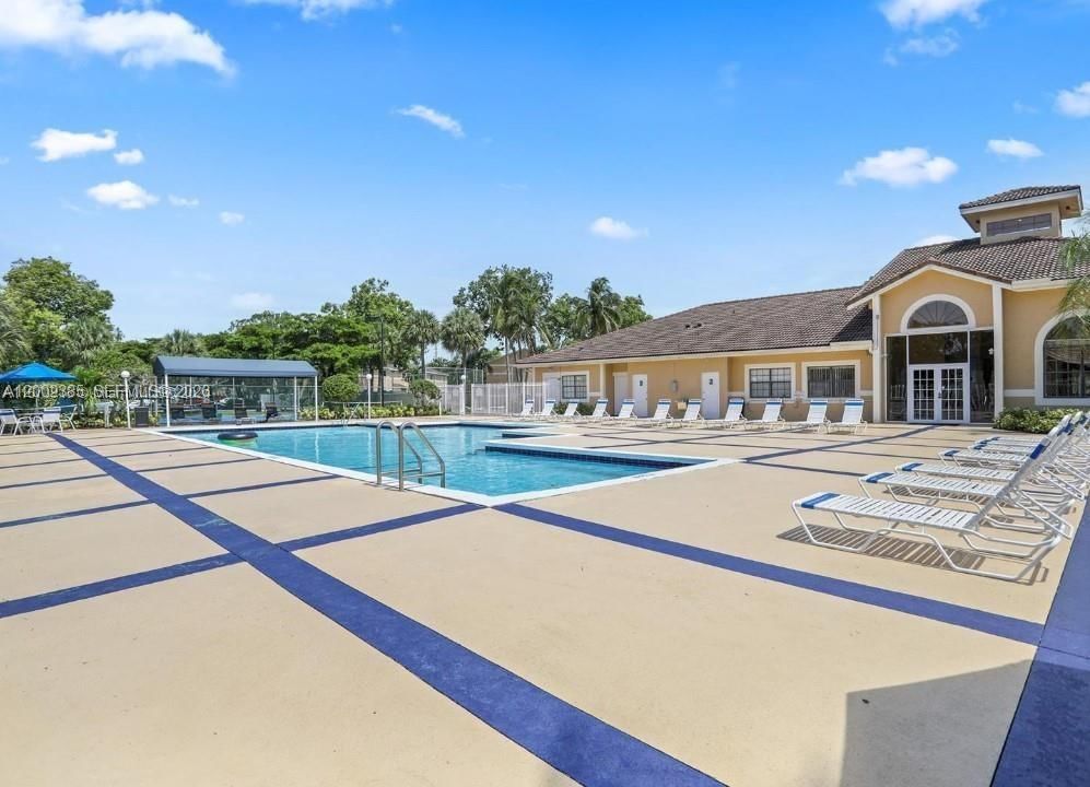 Real estate property located at , Broward, La Via Condo, Pembroke Pines, FL