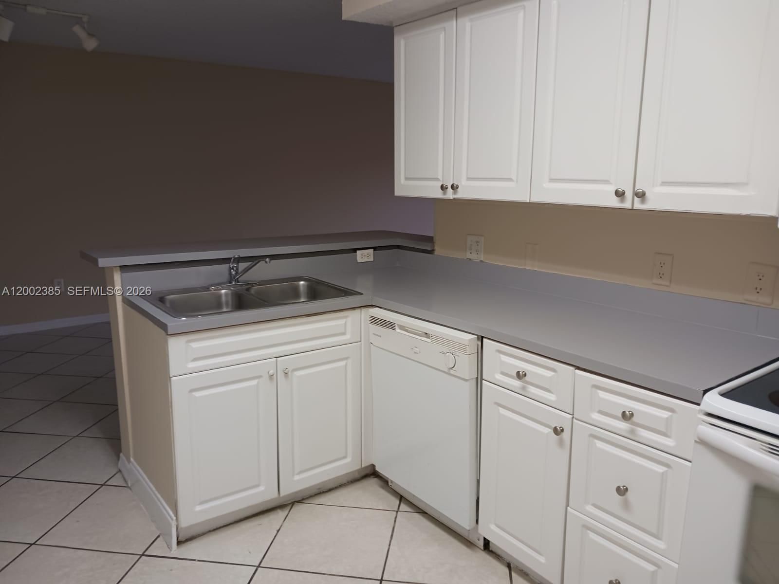 Real estate property located at , Broward, La Via Condo, Pembroke Pines, FL