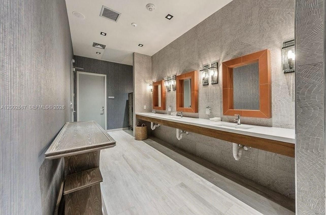 Real estate property located at 2900 7th Ave #4003, Miami-dade, Biscayne Beach Condo, Miami, FL