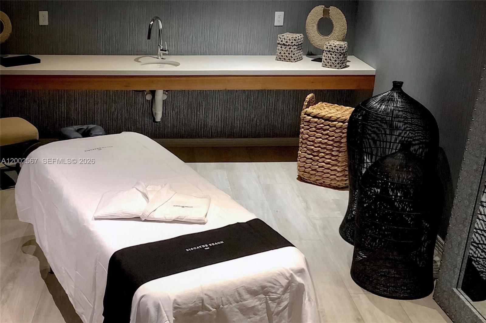 Real estate property located at 2900 7th Ave #4003, Miami-dade, Biscayne Beach Condo, Miami, FL