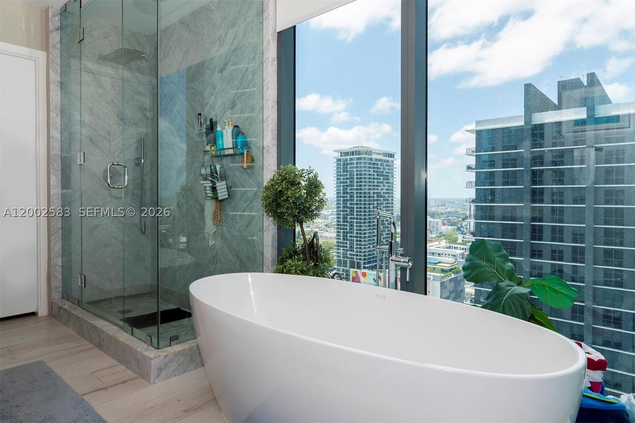 Real estate property located at 480 31st St #3007, Miami-dade, Gran Paraiso, Miami, FL