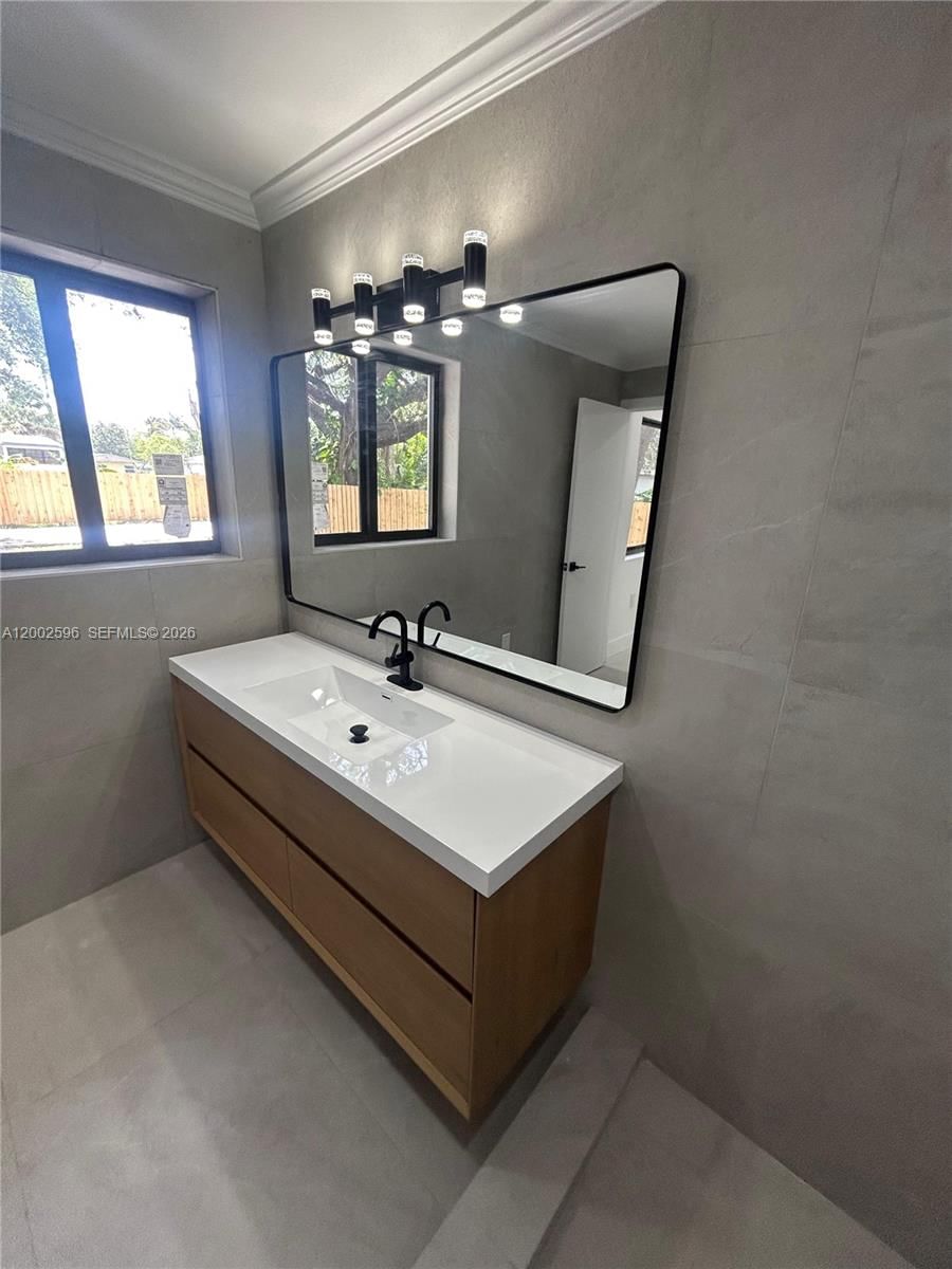 Real estate property located at 1242 145th St, Miami-dade, Arch Creek Ests, Miami, FL