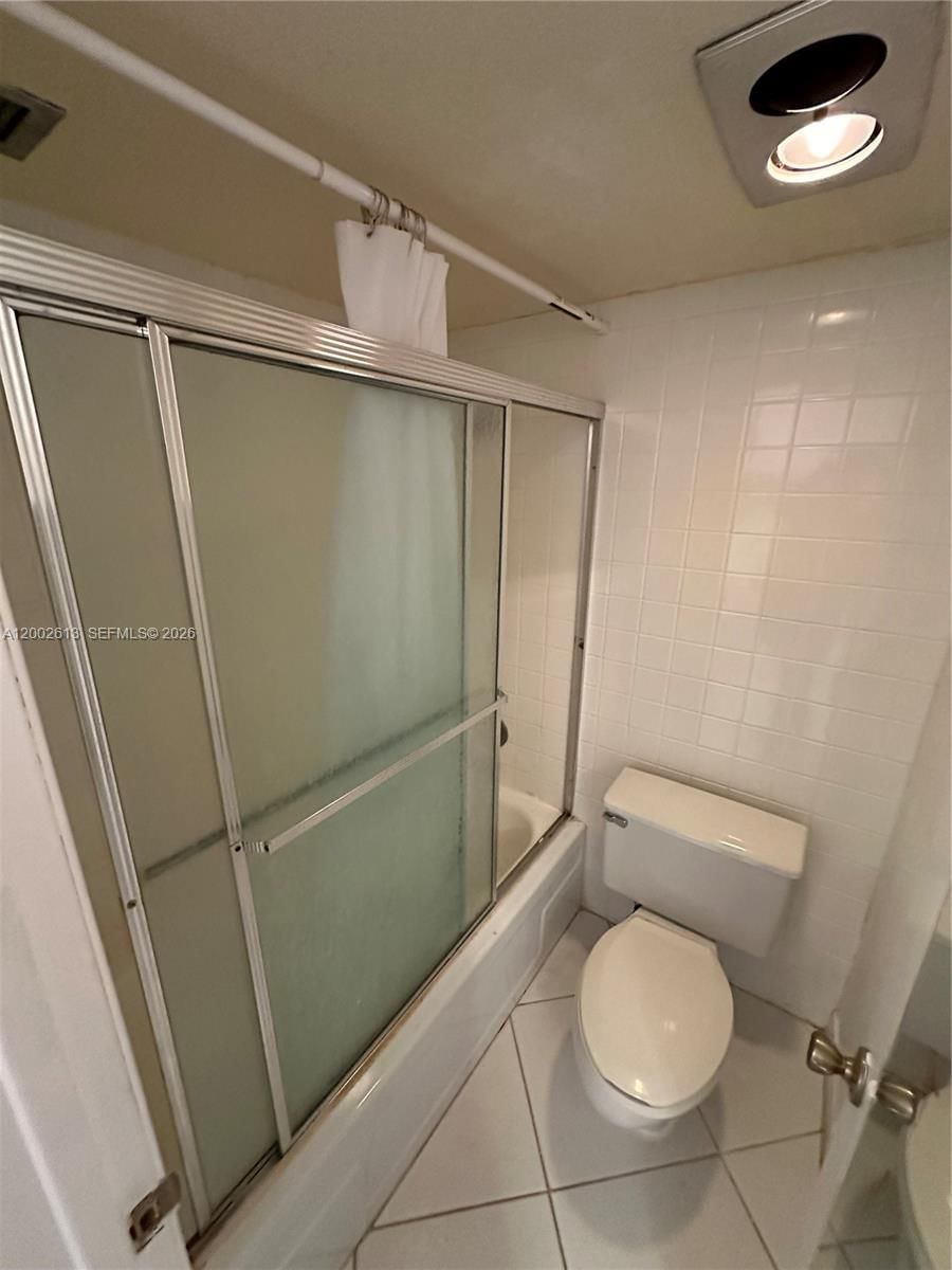 Real estate property located at 3301 Spanish Moss Ter #501, Broward, Lakes Of Inverrary Condo, Lauderhill, FL
