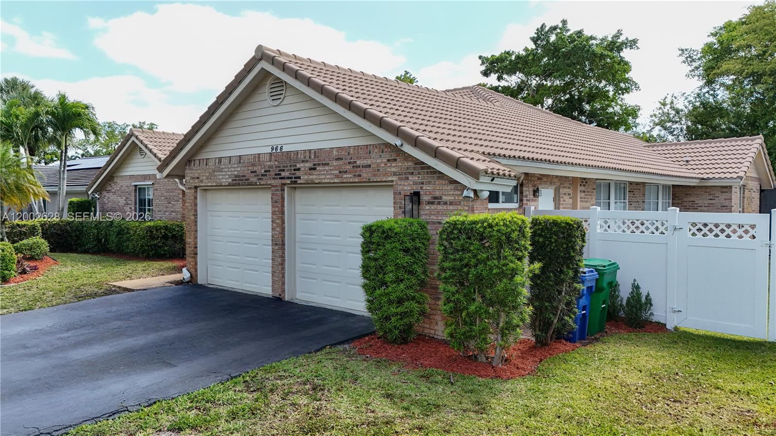 Real estate property located at 966 114th Ave, Broward, Cypress Run, Coral Springs, FL
