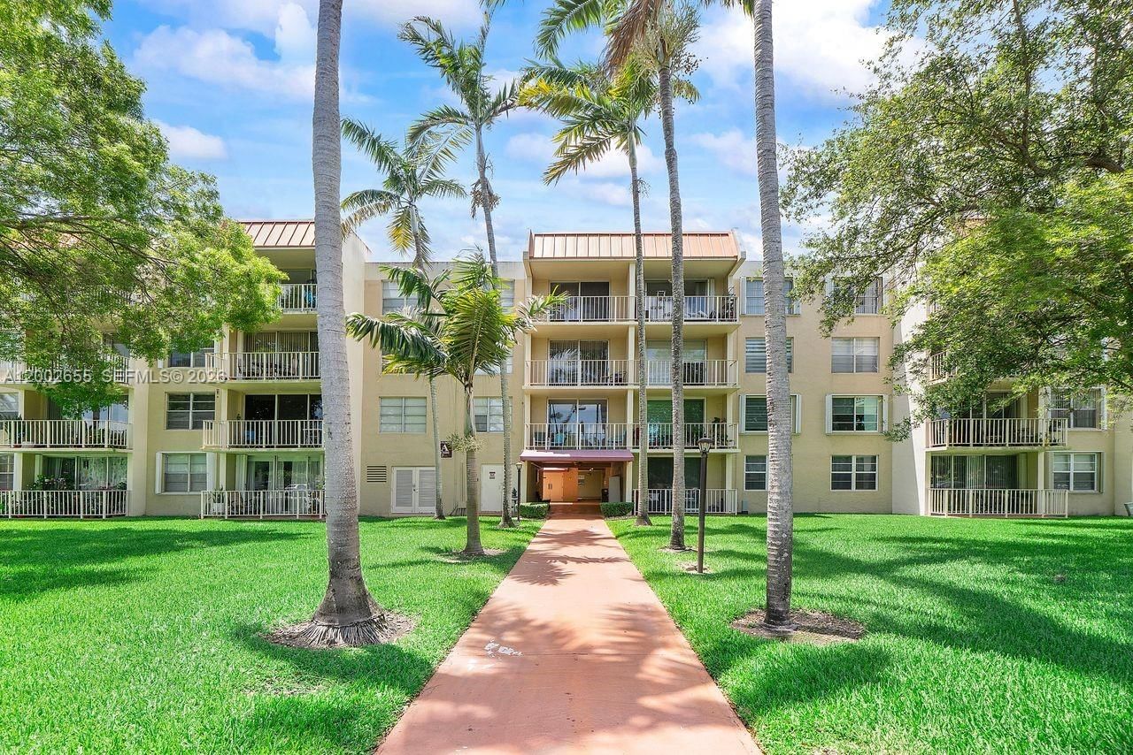 Real estate property located at 13100 92nd Ave A-PH11, Miami-dade, Village At The Falls Cond, Miami, FL