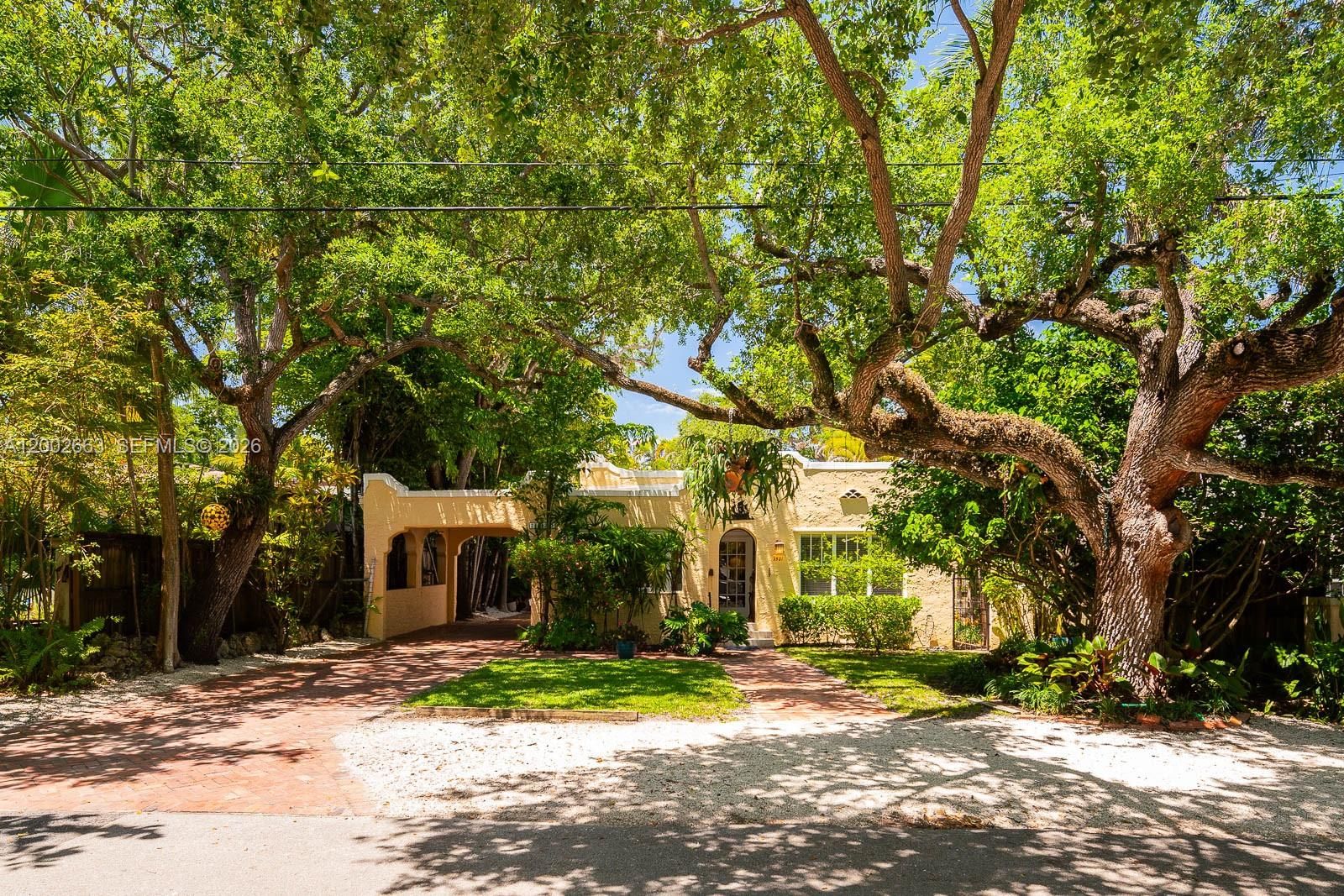 Real estate property located at 2521 Inagua Ave, Miami-dade, King Park, Coconut Grove, FL