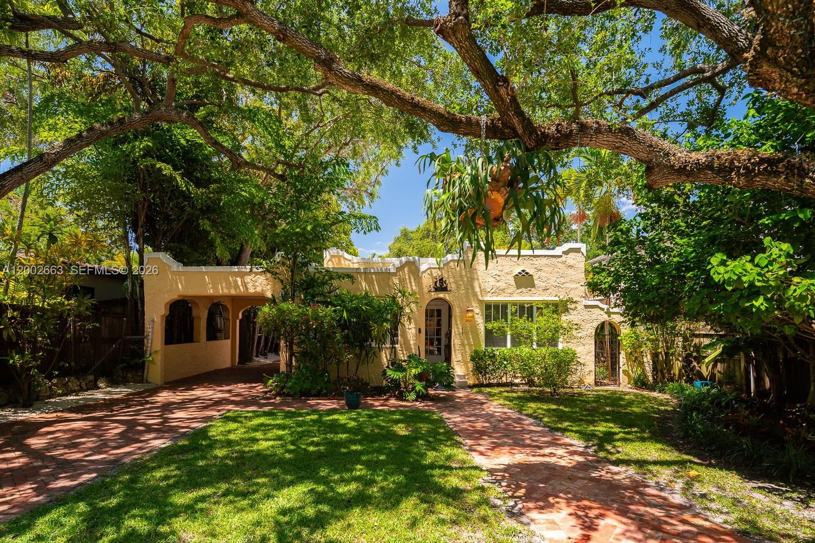 Real estate property located at 2521 Inagua Ave, Miami-dade, King Park, Coconut Grove, FL