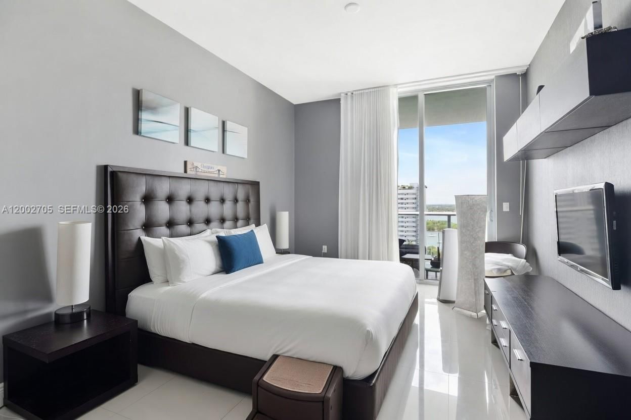 Real estate property located at 7930 East Dr #1505, Miami-dade, Eloquence On The Bay Cond, North Bay Village, FL