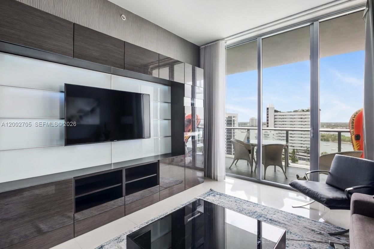 Real estate property located at 7930 East Dr #1505, Miami-dade, Eloquence On The Bay Cond, North Bay Village, FL