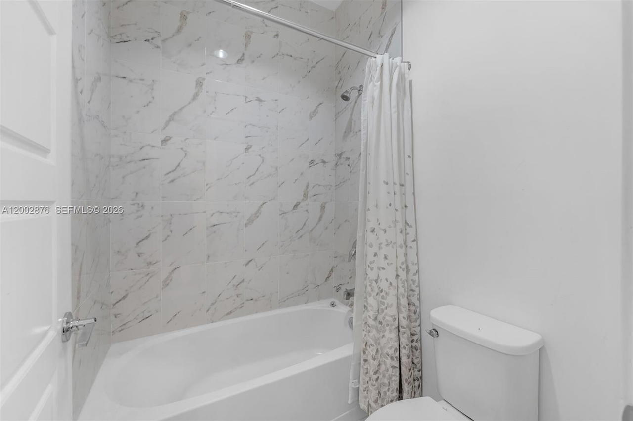 Real estate property located at 17624 149th Pl, Miami-dade, Venetian Parc, Miami, FL