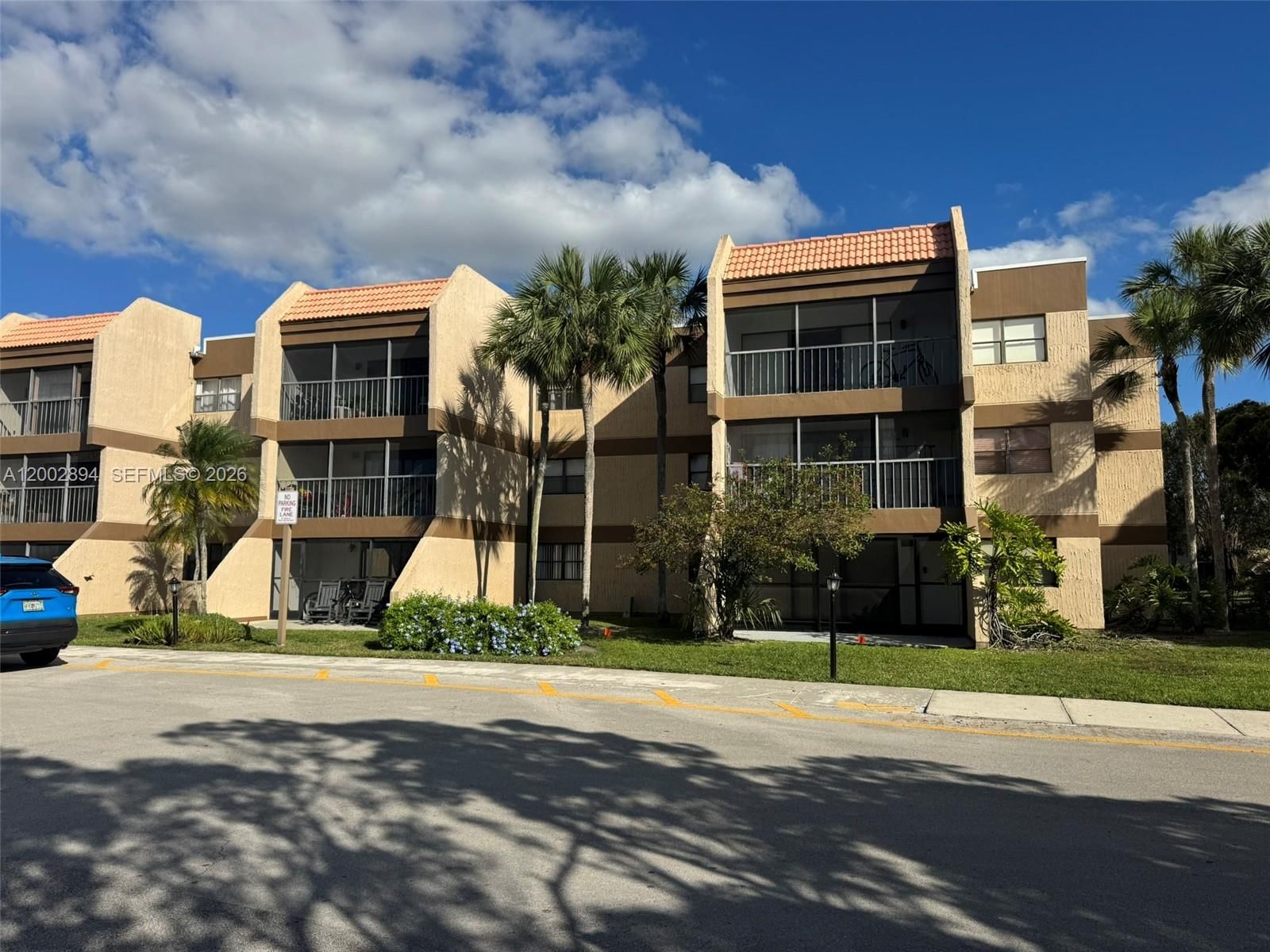 Real estate property located at 240 Lakeview Dr #112, Broward, Building Ten Of Racquet C, Weston, FL