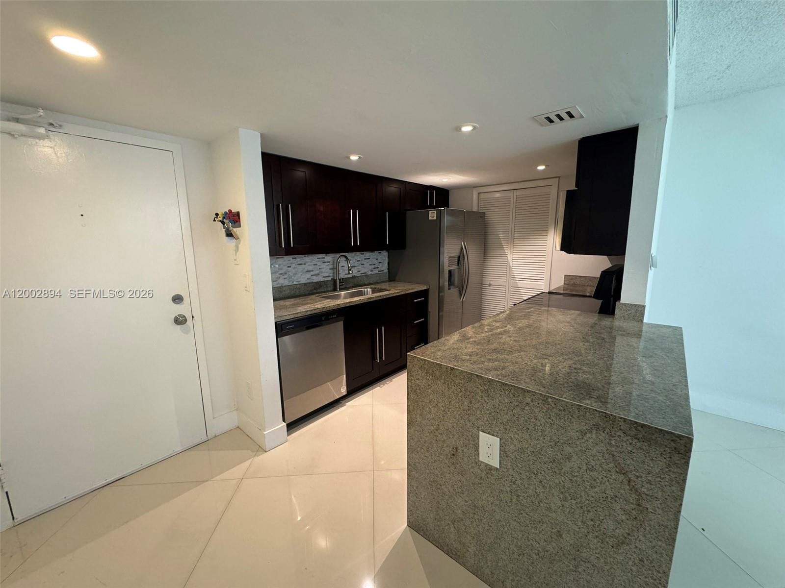 Real estate property located at 240 Lakeview Dr #112, Broward, Building Ten Of Racquet C, Weston, FL