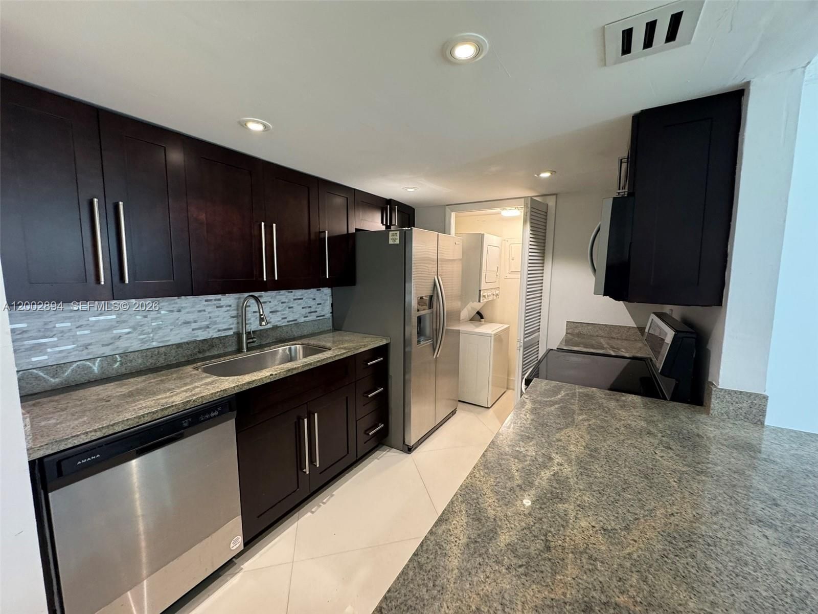 Real estate property located at 240 Lakeview Dr #112, Broward, Building Ten Of Racquet C, Weston, FL