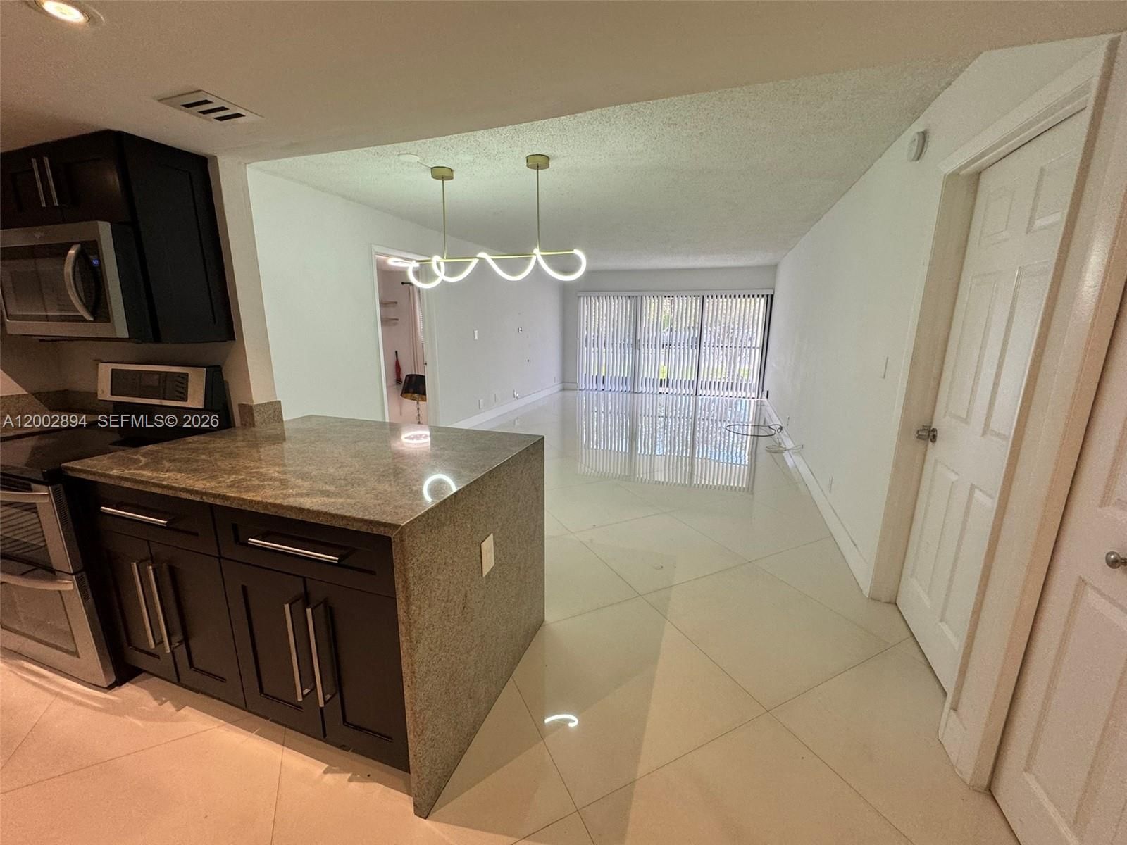 Real estate property located at 240 Lakeview Dr #112, Broward, Building Ten Of Racquet C, Weston, FL
