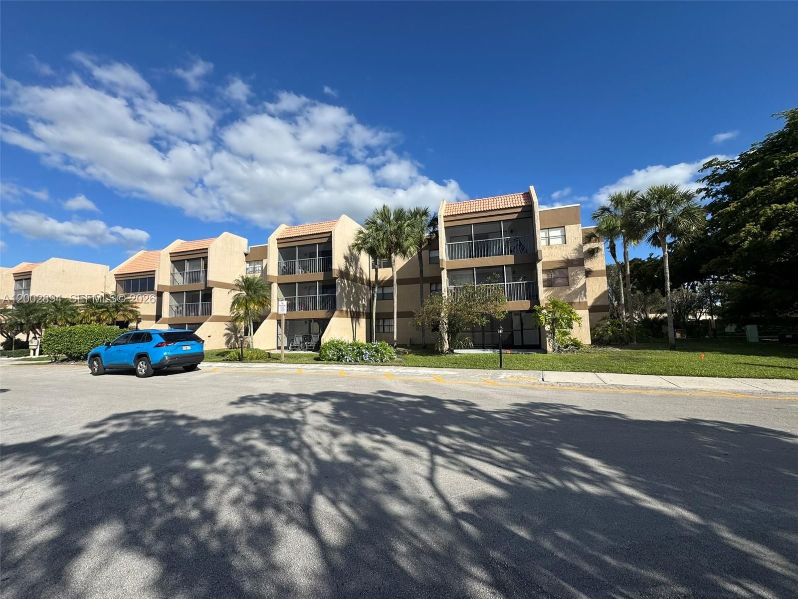 Real estate property located at 240 Lakeview Dr #112, Broward, Building Ten Of Racquet C, Weston, FL