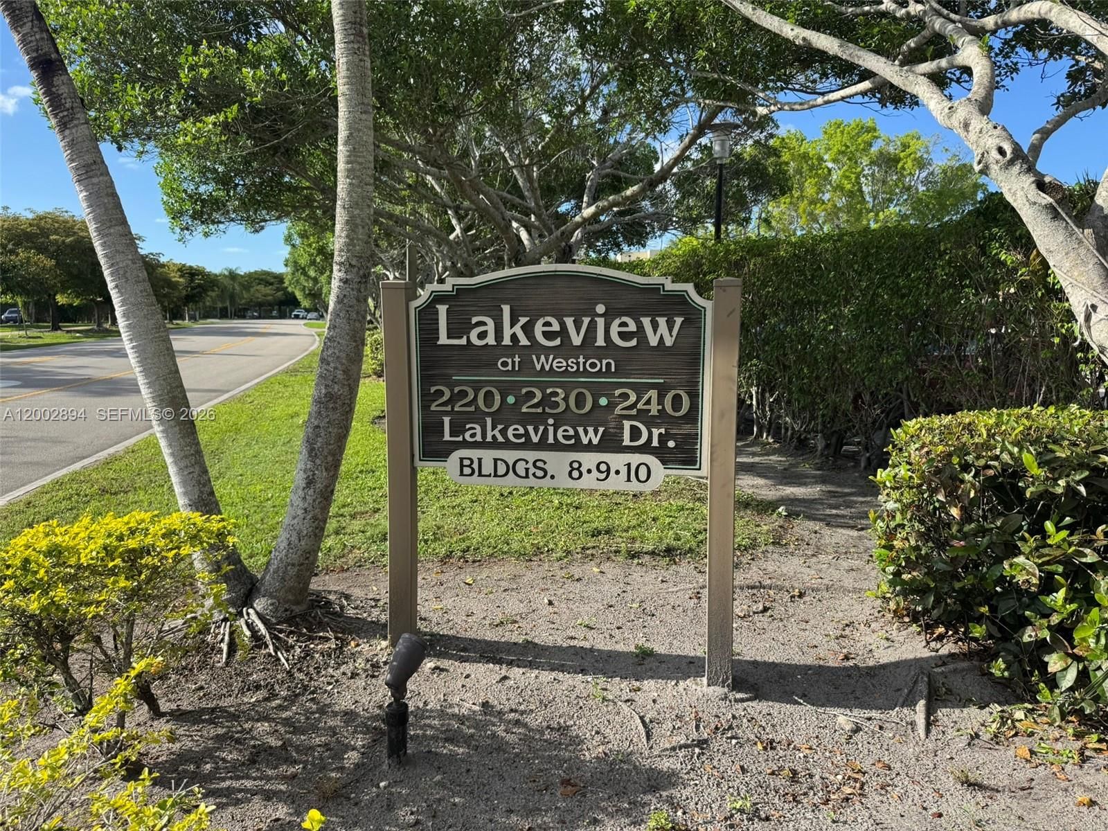 Real estate property located at 240 Lakeview Dr #112, Broward, Building Ten Of Racquet C, Weston, FL