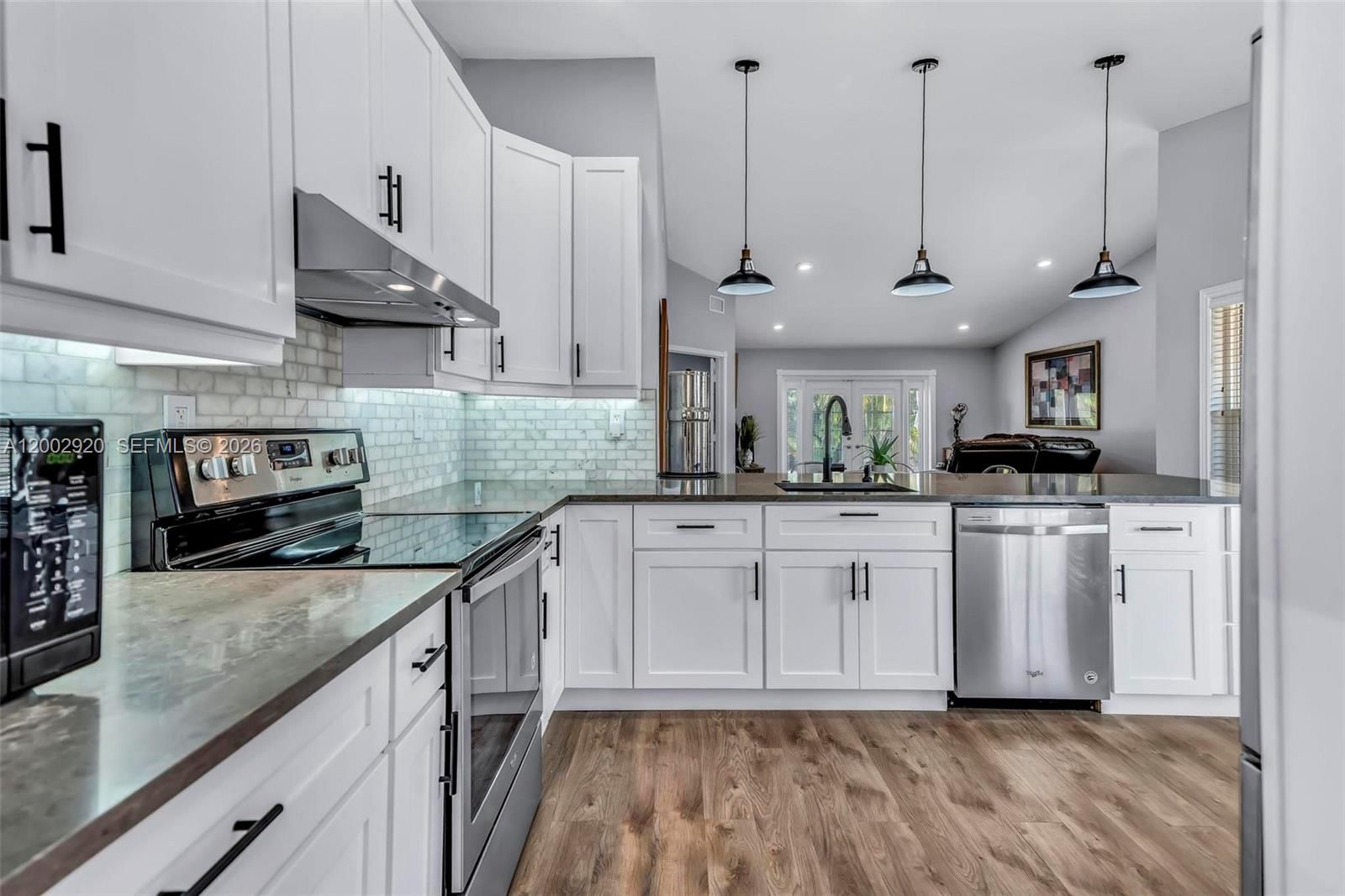 Real estate property located at 13721 Oak Ridge Dr, Broward, Shenandoah Section One, Davie, FL