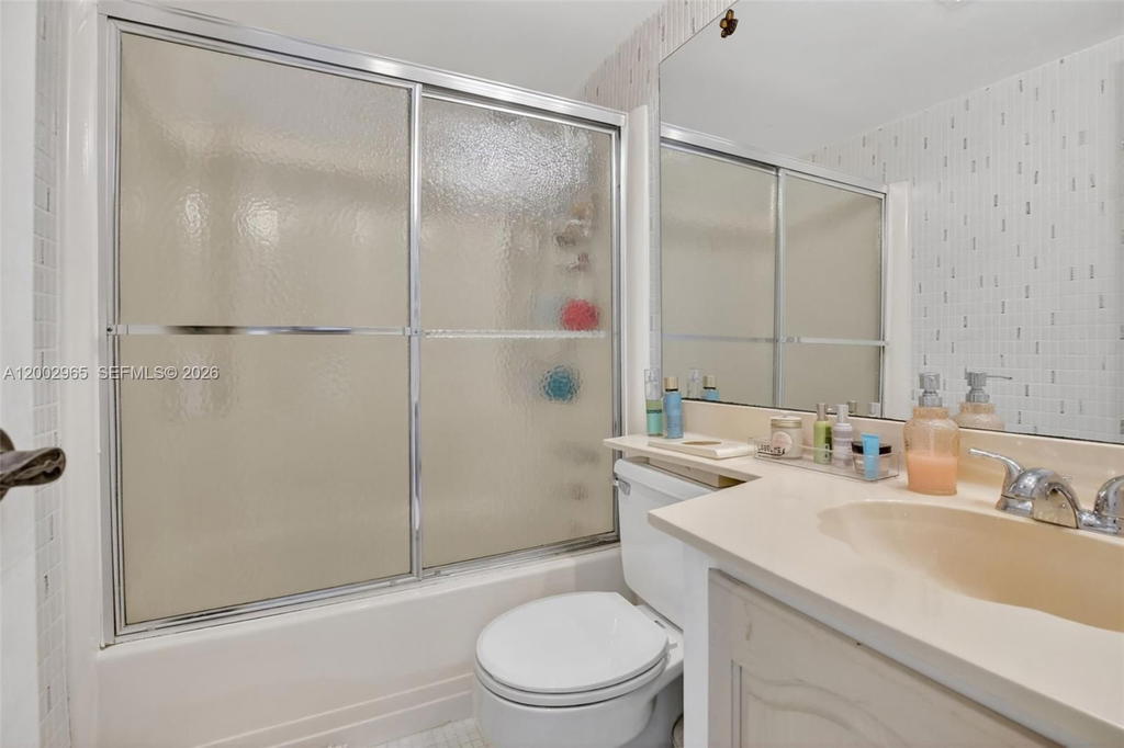 Real estate property located at 3048 Sunrise Lakes Dr #221, Broward, Quail Run Of Sunrise, Sunrise, FL