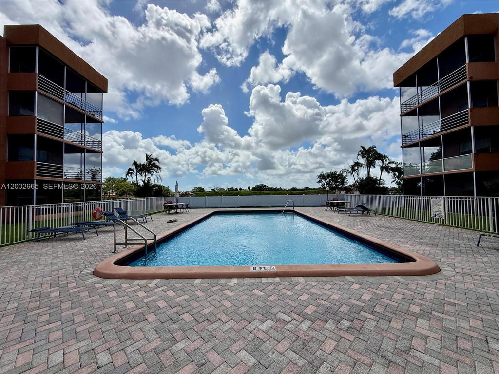 Real estate property located at 3048 Sunrise Lakes Dr #221, Broward, Quail Run Of Sunrise, Sunrise, FL
