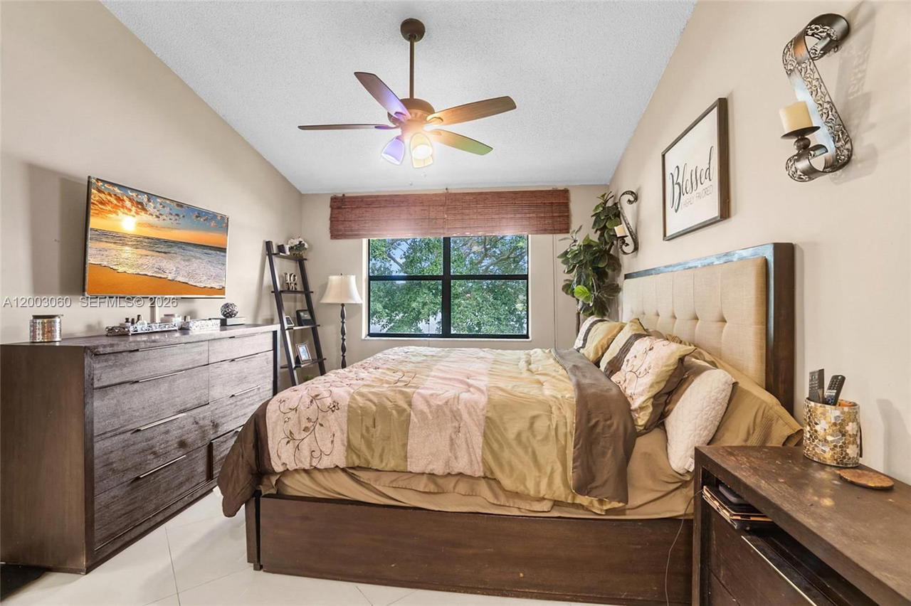 Real estate property located at 906 Republic Ct, Broward, Republic Square Condo, Deerfield Beach, FL