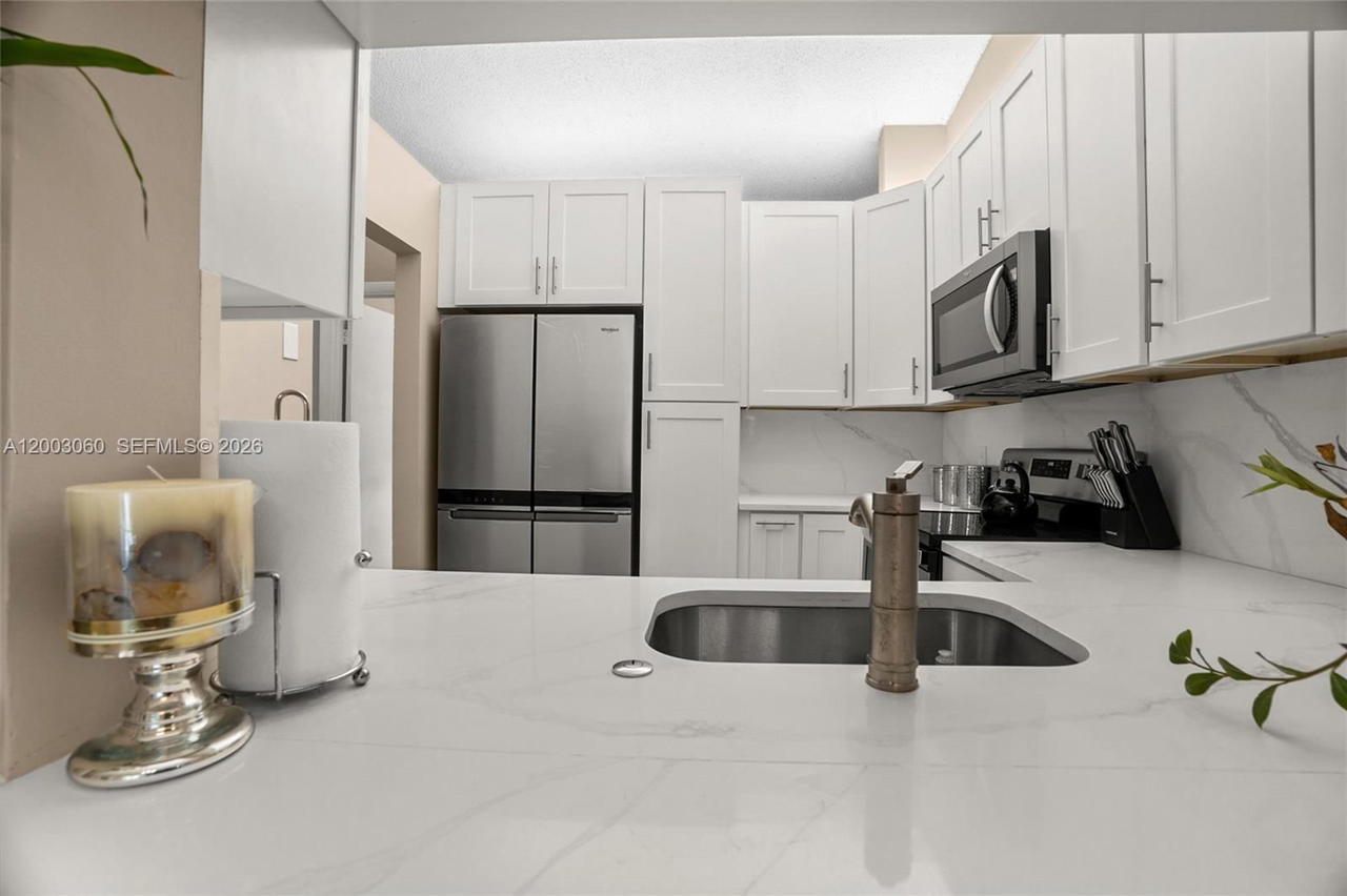 Real estate property located at 906 Republic Ct, Broward, Republic Square Condo, Deerfield Beach, FL
