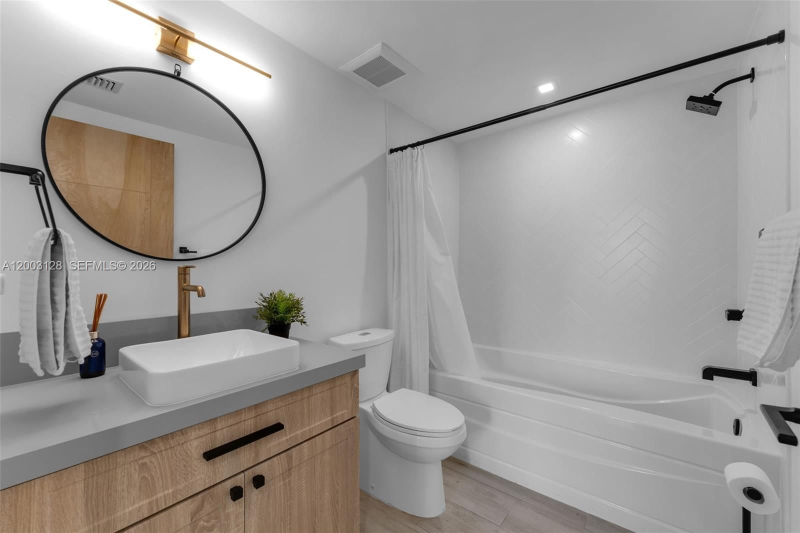 Real estate property located at 1300 Ponce De Leon Blvd #815, Miami-dade, 1300 Ponce Condo, Coral Gables, FL