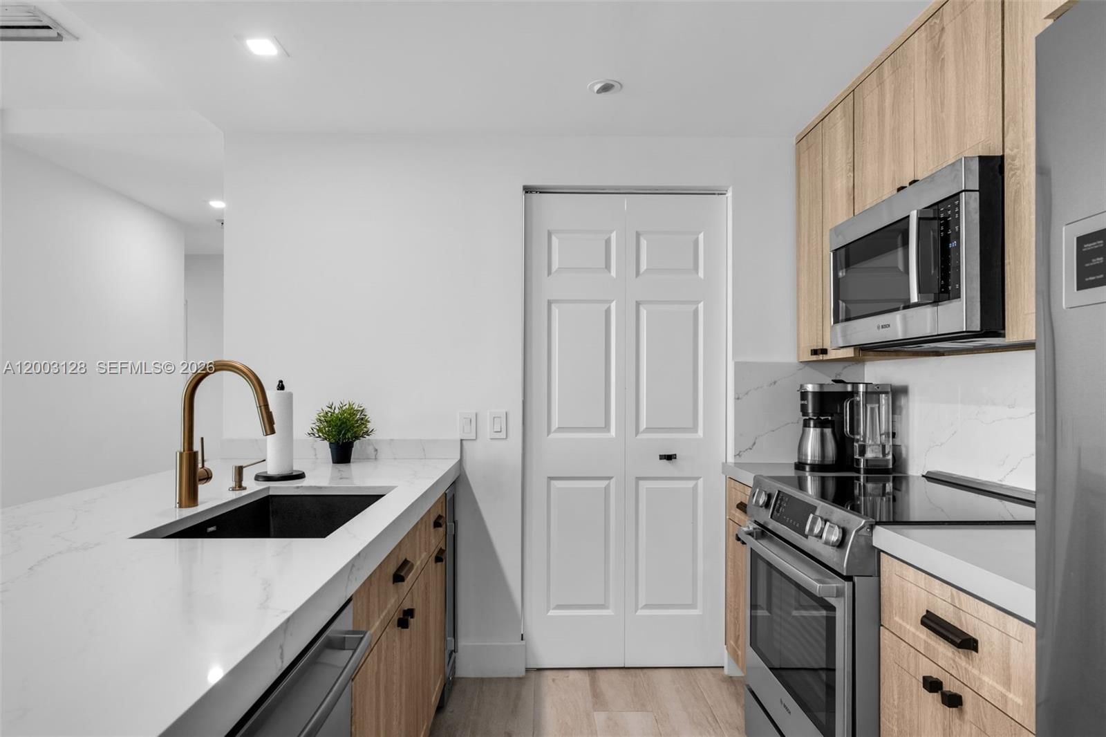 Real estate property located at 1300 Ponce De Leon Blvd #815, Miami-dade, 1300 Ponce Condo, Coral Gables, FL