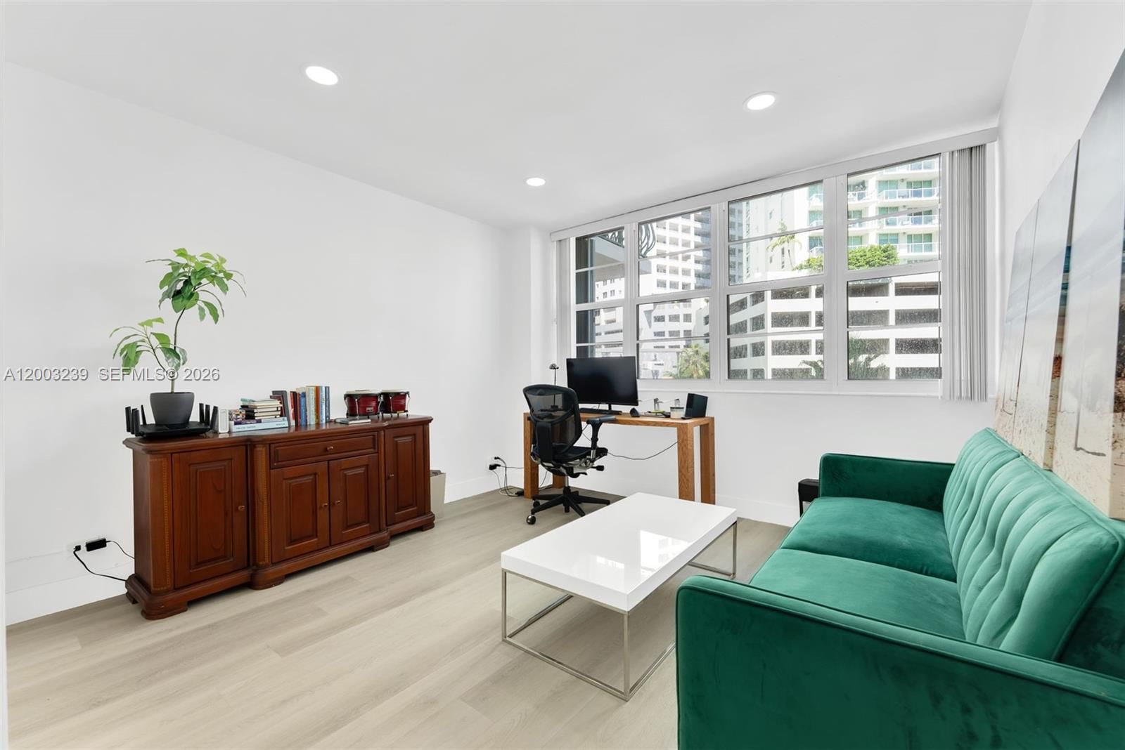 Real estate property located at 1408 Brickell Bay Dr #518, Miami-dade, Brickell Bay Tower Condo, Miami, FL