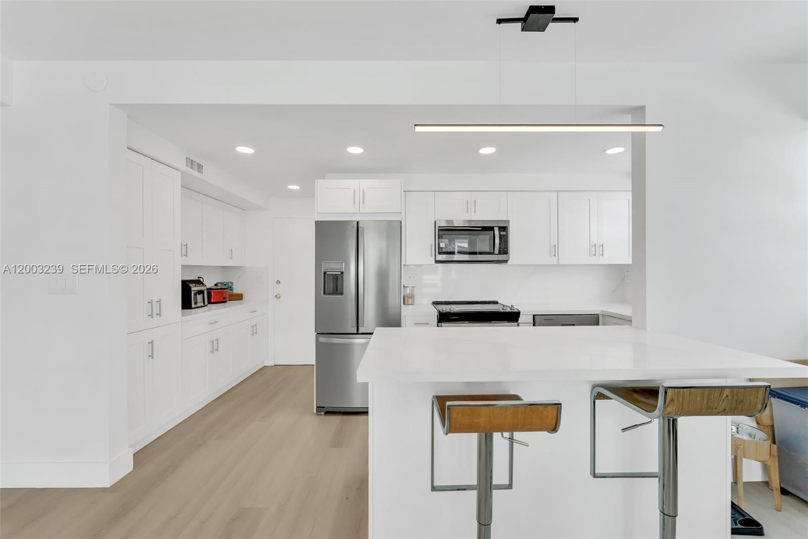 Real estate property located at 1408 Brickell Bay Dr #518, Miami-dade, Brickell Bay Tower Condo, Miami, FL