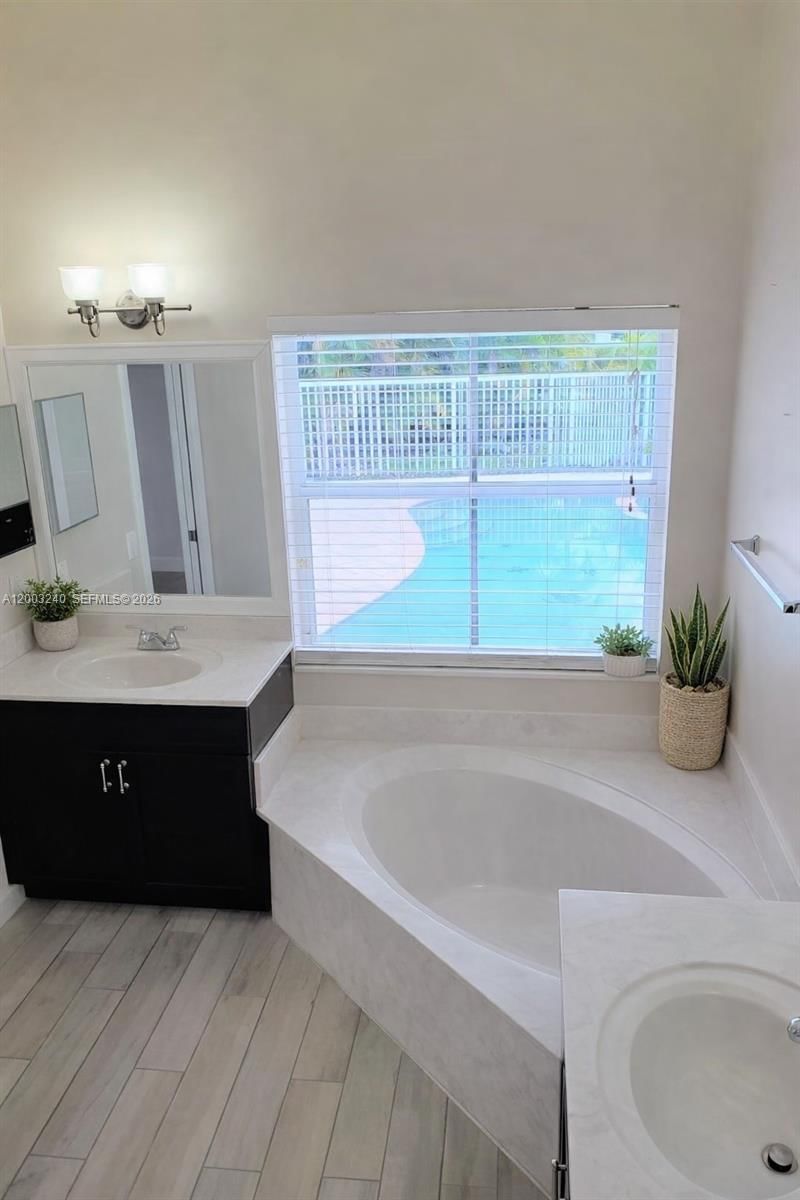 Real estate property located at 777 Tanglewood Cir, Broward, Sector 3 - Parcels H I J, Weston, FL