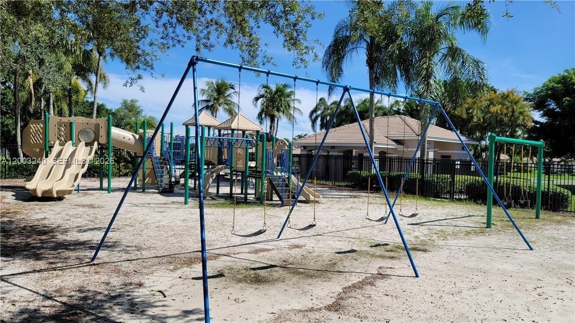 Real estate property located at 777 Tanglewood Cir, Broward, Sector 3 - Parcels H I J, Weston, FL