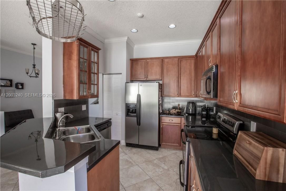 Real estate property located at 777 Tanglewood Cir, Broward, Sector 3 - Parcels H I J, Weston, FL