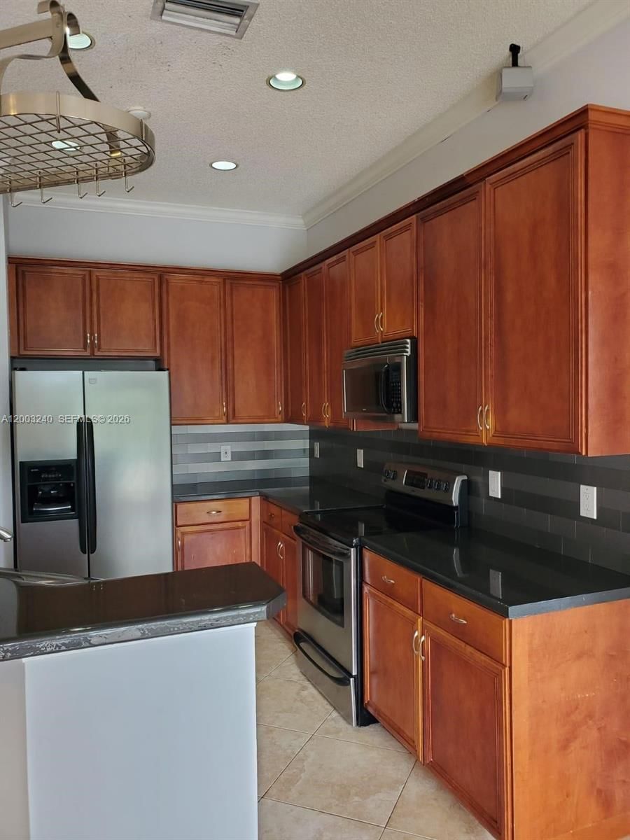 Real estate property located at 777 Tanglewood Cir, Broward, Sector 3 - Parcels H I J, Weston, FL