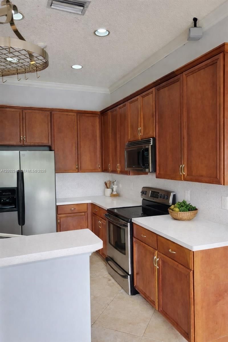 Real estate property located at 777 Tanglewood Cir, Broward, Sector 3 - Parcels H I J, Weston, FL