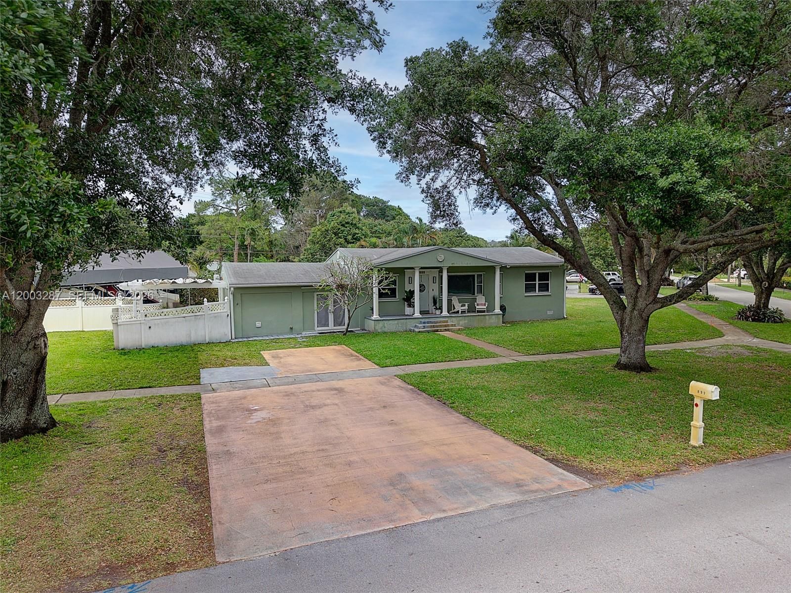 Real estate property located at 899 Country Club Cir, Broward, Golf View Heights, Plantation, FL