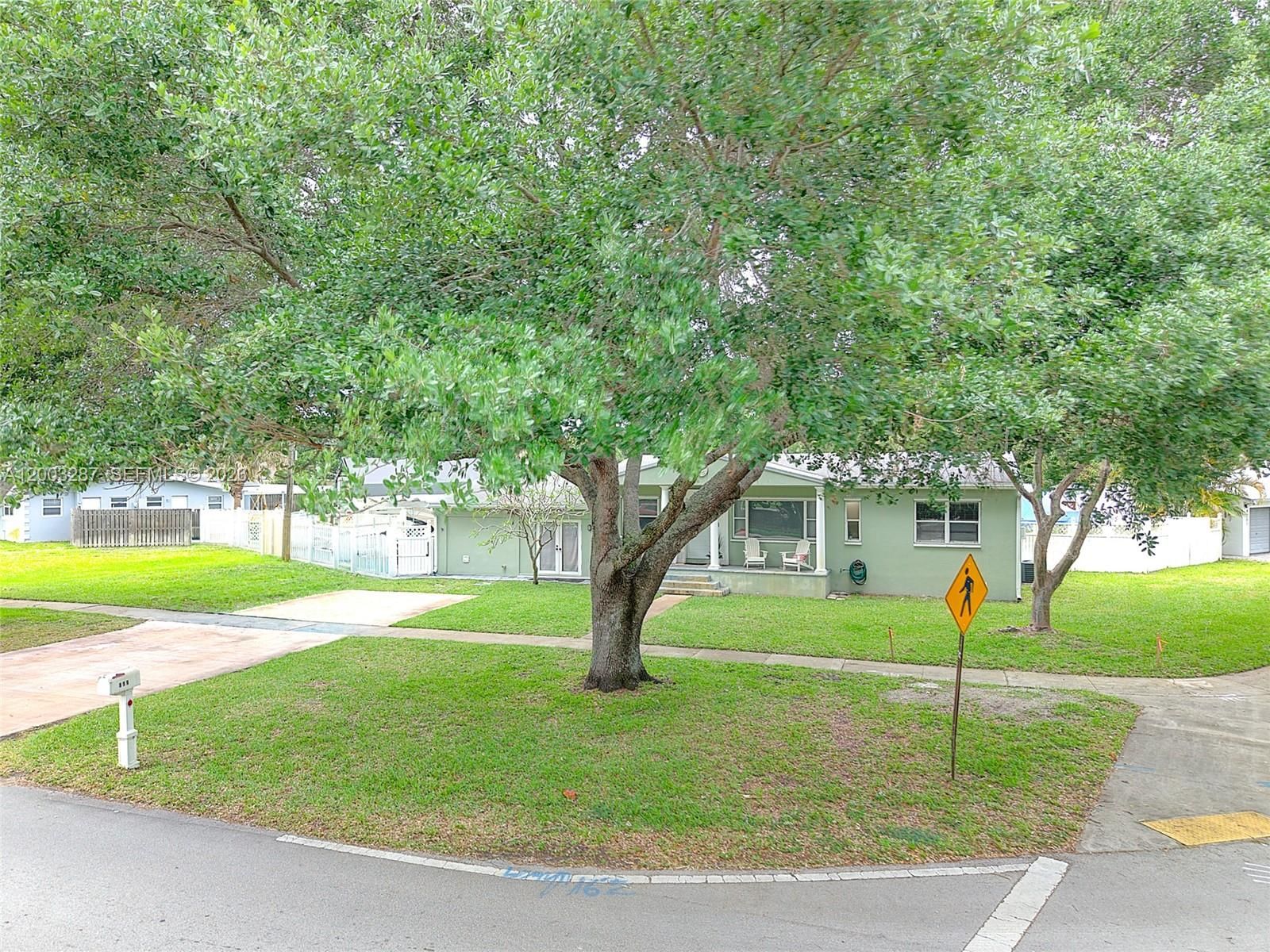 Real estate property located at 899 Country Club Cir, Broward, Golf View Heights, Plantation, FL